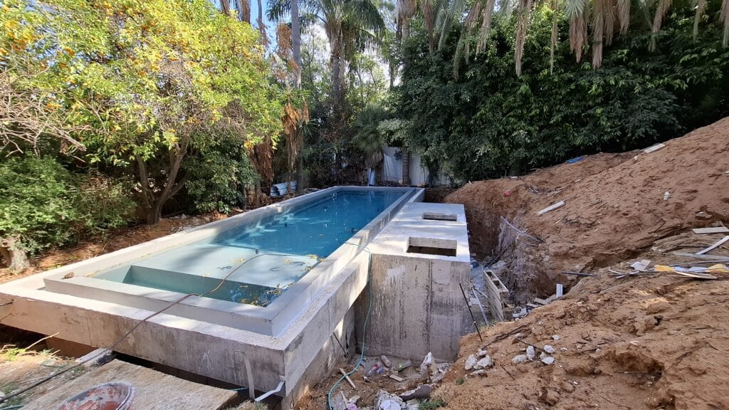 ביצוע עבודות הקמה לבריכת בטון